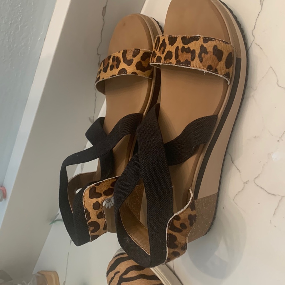 Yellow Box Fur cross and ankle strap. Wedge heels. New shoes. very comfortable.